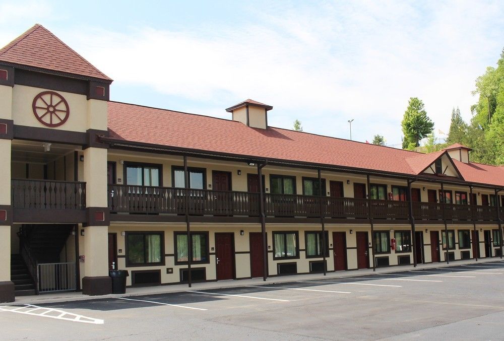 Red Roof Inn Helen Exterior photo